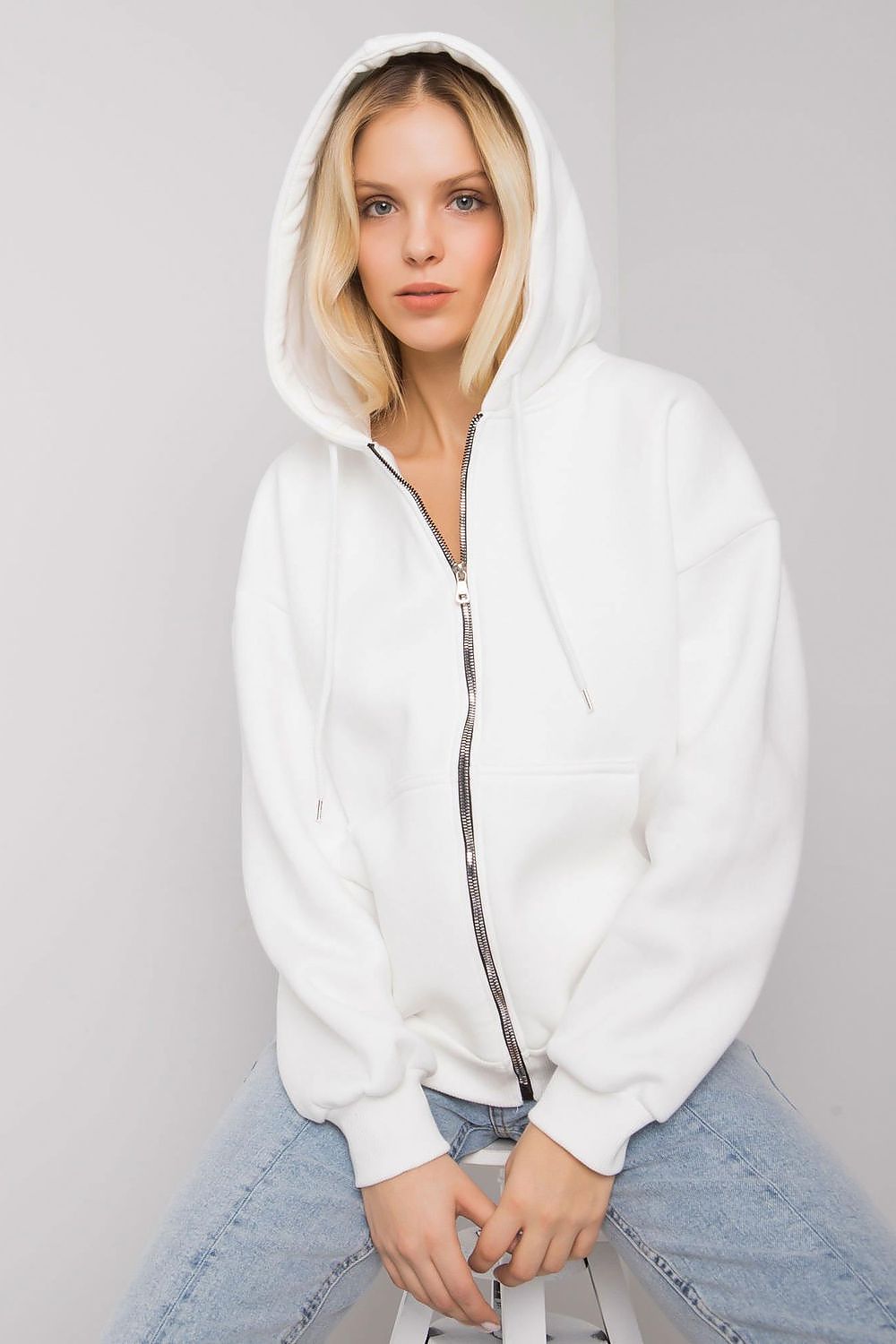 Sweatshirt model 161921
